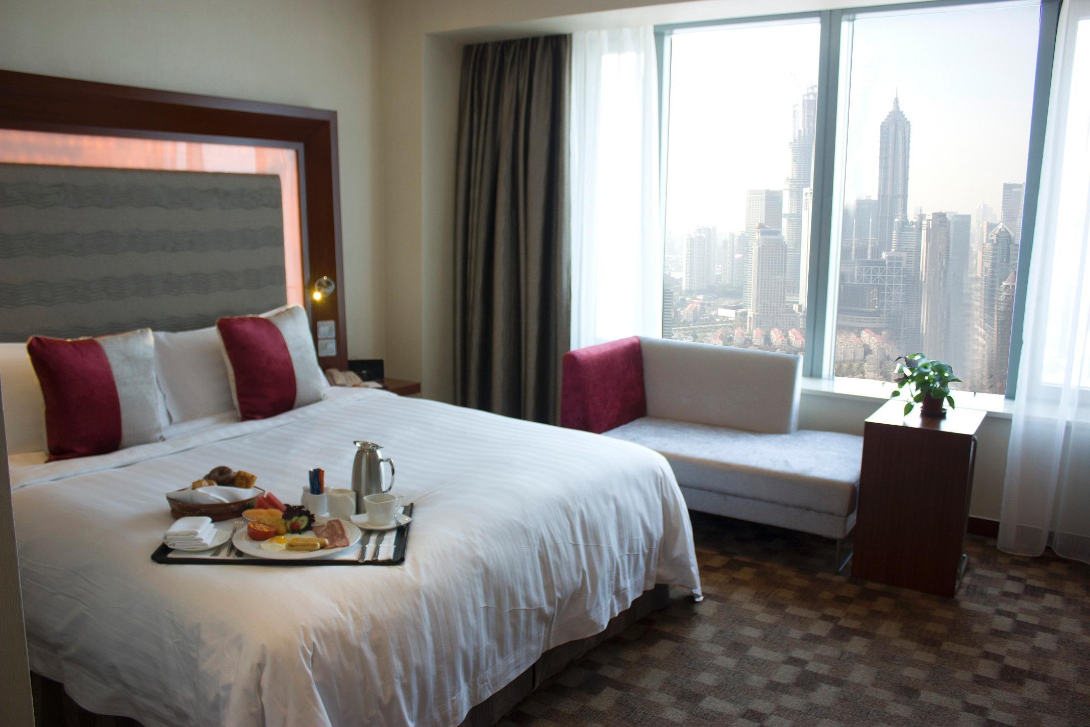 NOVOTEL ATLANTIS SHANGHAI - BREAKFAST IN THE CLOUDS WITH RIVER VIEW IN THE  REVOLVING RESTAURANT ОТЕЛЬ